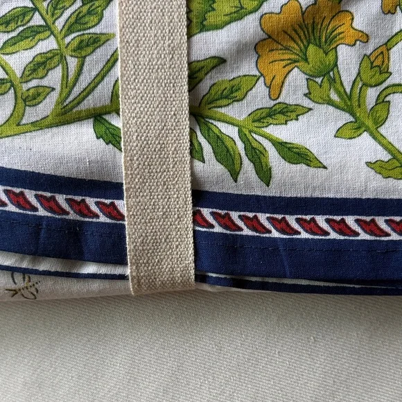 NWT Williams Sonoma Provence Floral Round Tablecloth - Green and Yellow - Picture 4 of 7